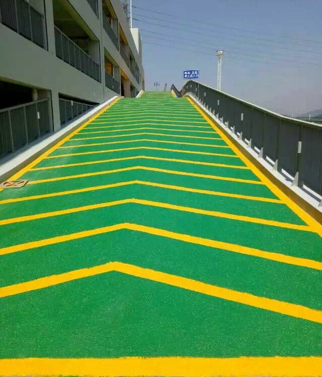 福建環(huán)氧樹脂地坪,滄晟地坪漆廠家:停車場地坪最佳的施工方式