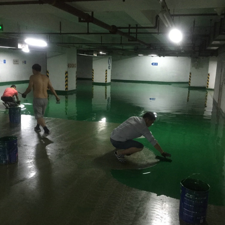 炎炎夏日，環(huán)氧地坪施工工人也“凌晨3點不回家”