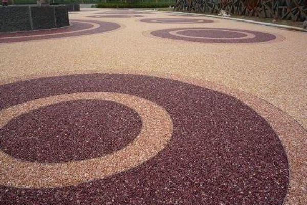 陶瓷彩砂顆粒材料做路面地坪實(shí)用嗎？