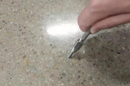 混凝土地坪表面的油污要怎樣處理？